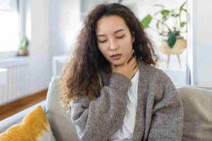 women with tonsillitis neck pain