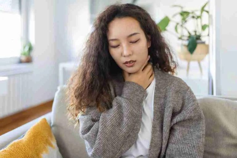 women with tonsillitis neck pain